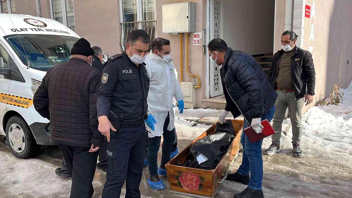 Isparta\'da yalnız yaşayan 41 yaşındaki kadın evinde ölü bulundu