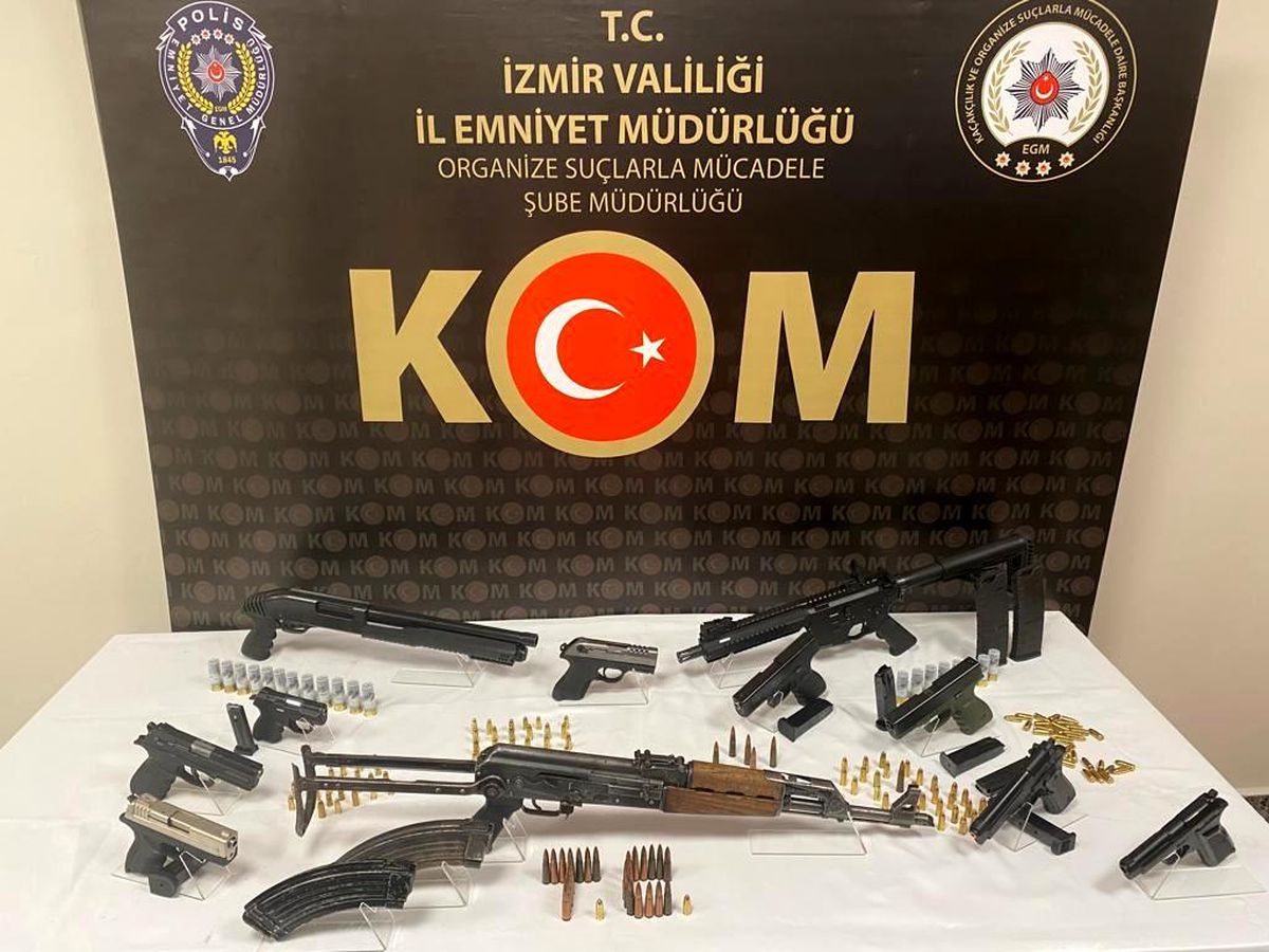 İzmir\'de suç örgütüne yönelik eş zamanlı operasyon: 7 gözaltı