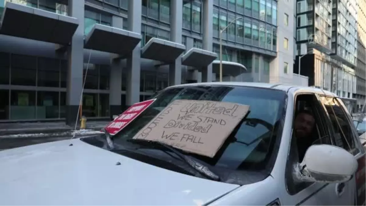 Kanada\'da aşı karşıtı kamyon sürücüleri protesto düzenledi