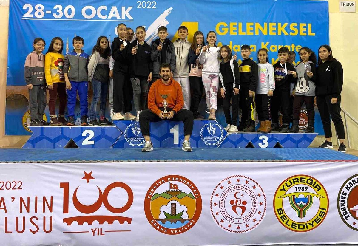 Karate sporcuları Adana\'dan dereceler ile döndü