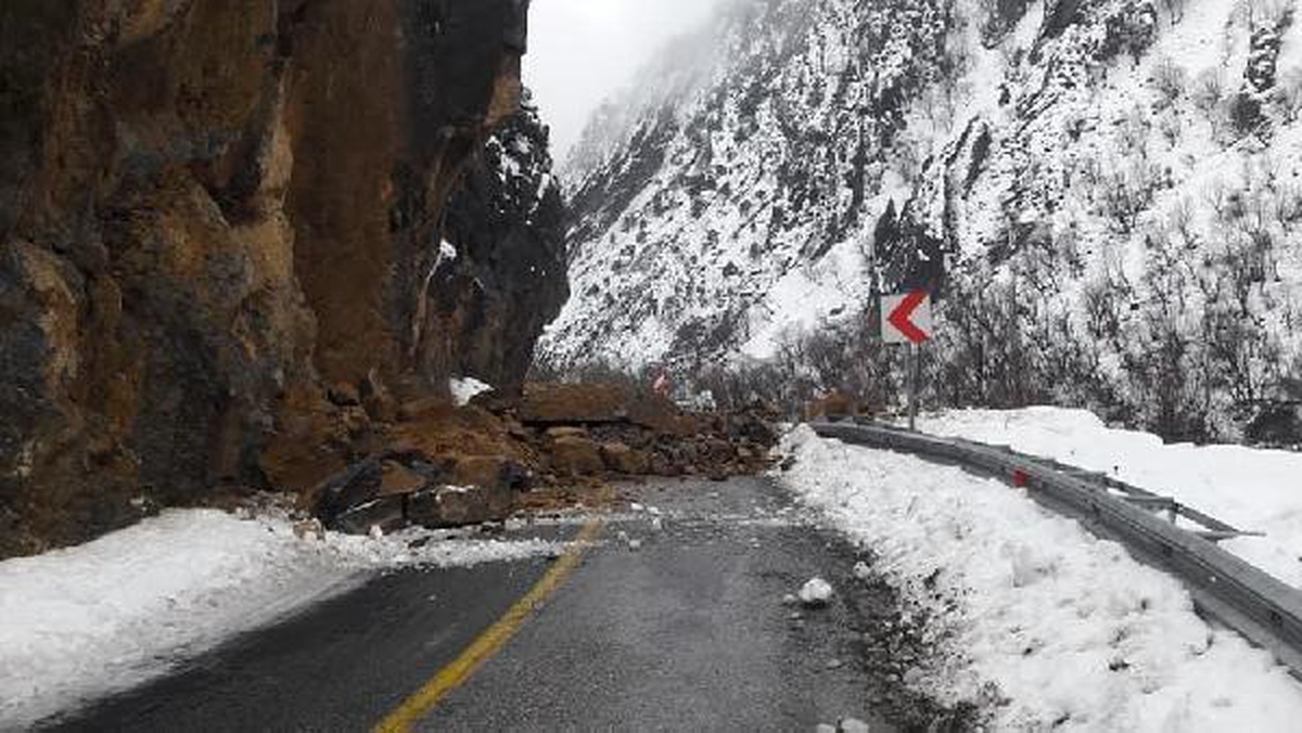Kayseri\'de heyelan; Kapuzbaşı yolu kapandı