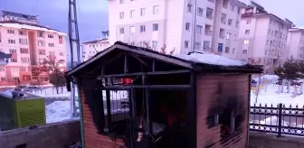 Kulübede ısınmak için ateş yaktılar, söndüremeyince kaçtılar-Güvenlik kulübesini yakan 3 kişi yakalandı