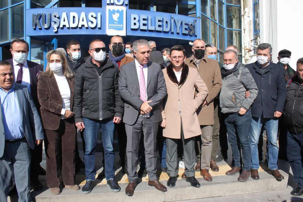 Kuşadası Belediye Başkan Yardımcısı Turan'ı silahla tehdit eden zanlı tutuklandı