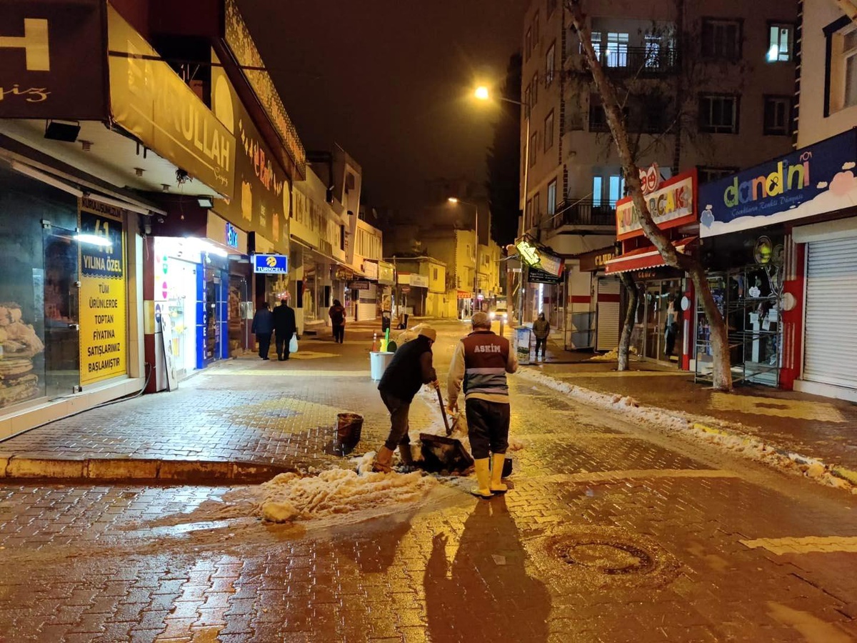 Kuvvetli yağış öncesi mazgallar temizlendi