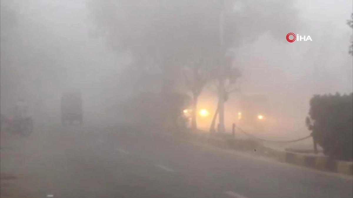 Lahor kentinde sis etkili oluyor