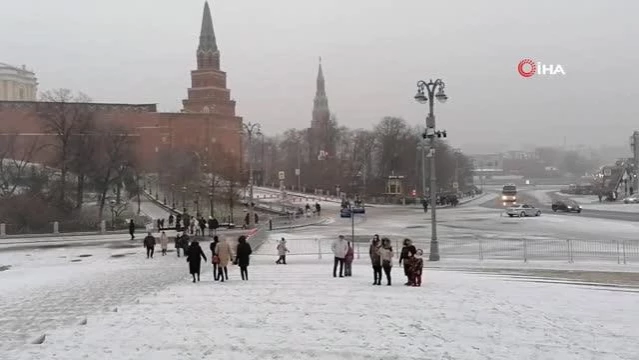 Moskova'da, Kızıl Meydan beyaza büründü