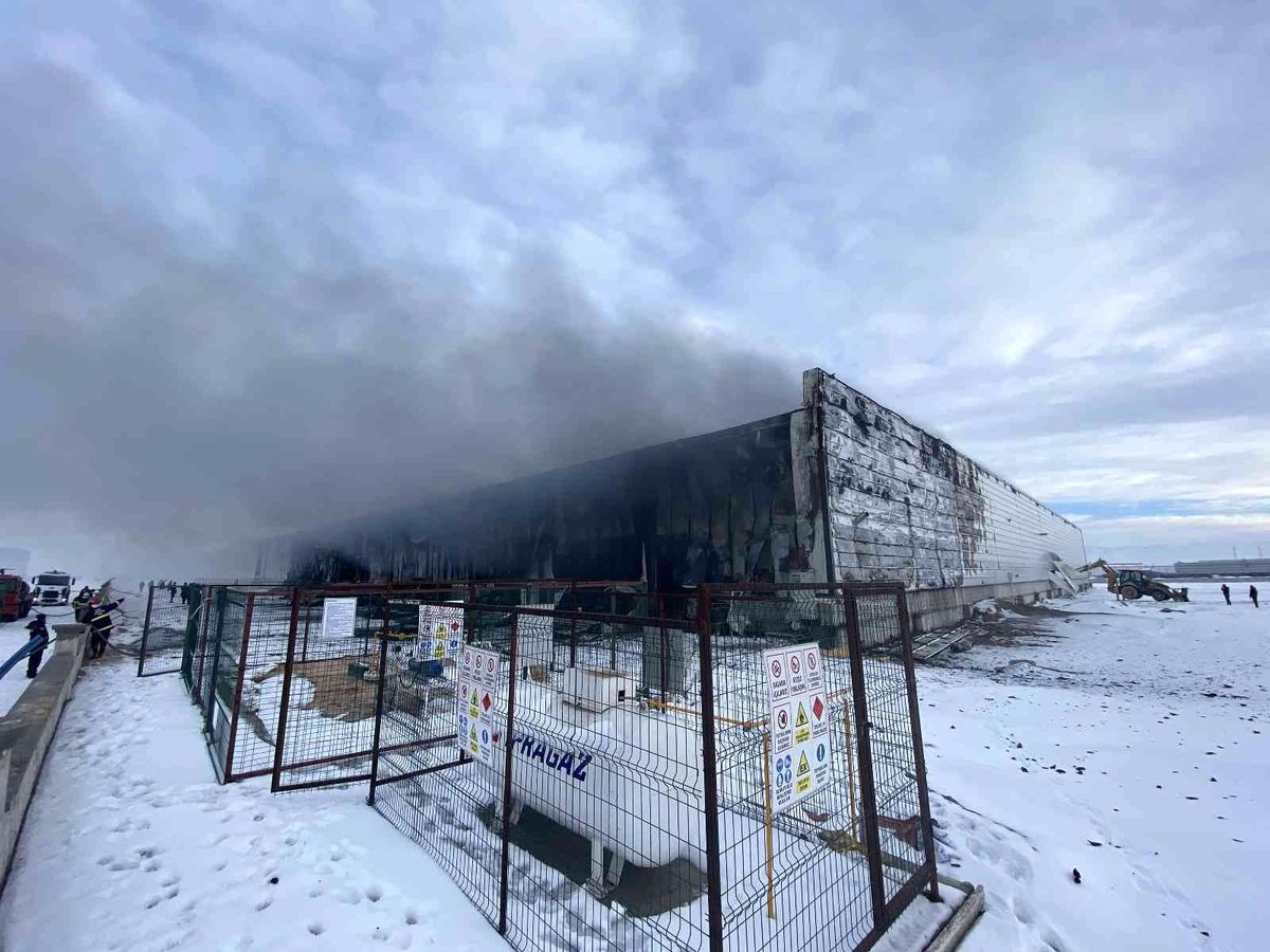Niğde\'de kablo fabrikasında yangın