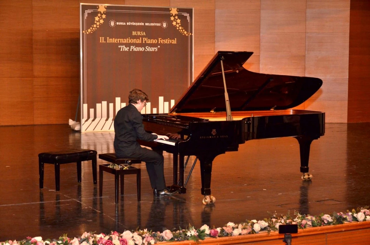 Piyanonun yıldızları Bursa\'da sahne aldı