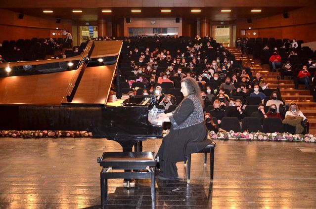 Piyanonun yıldızları Bursa'da sahne aldı