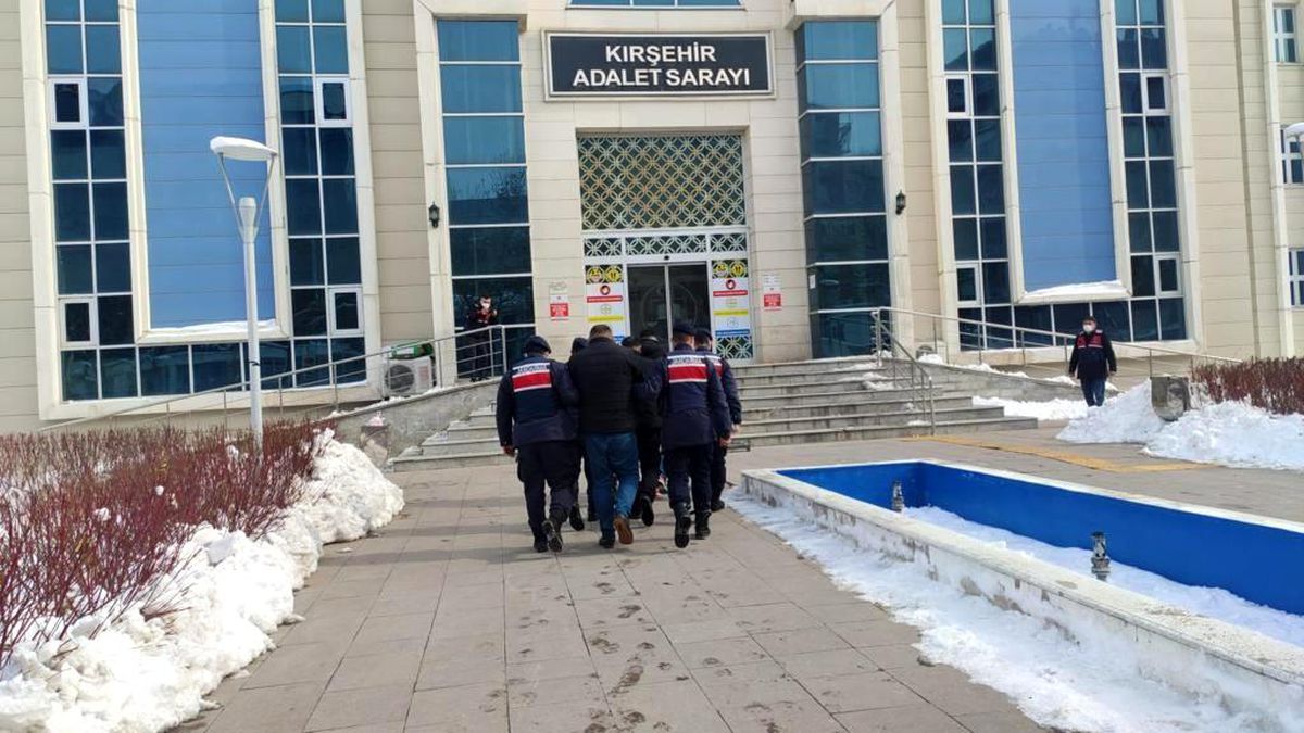 Sahte askerleri jandarma yakaladı
