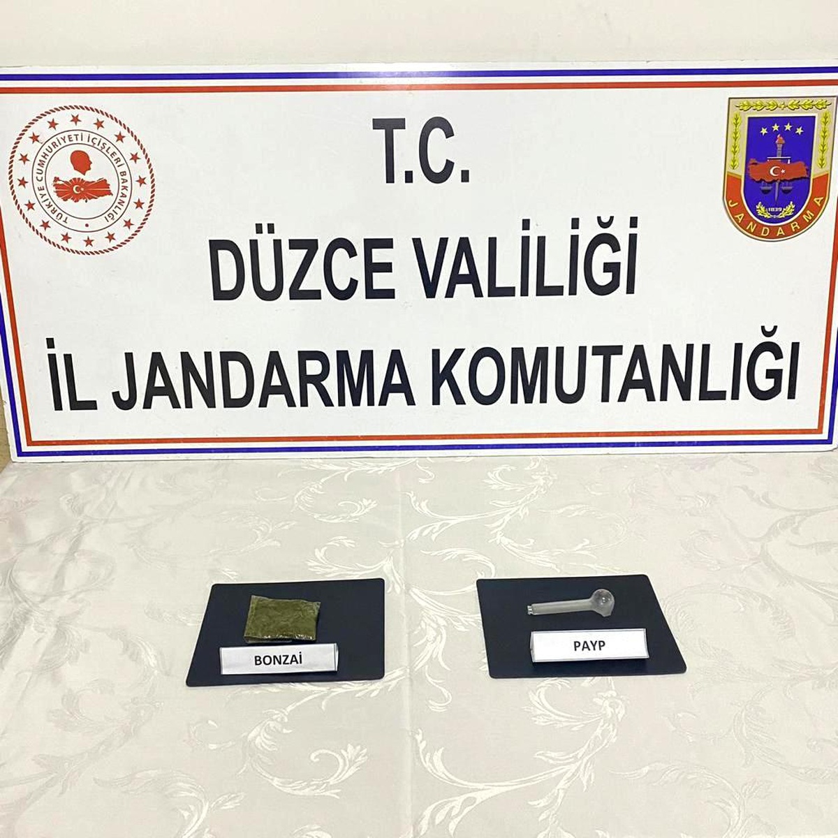 Yabancı uyruklu şahıs evinde uyuşturucu ile yakalandı