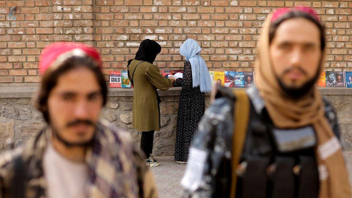 Afganistan: Kız öğrencilerin üniversiteye dönmesine izin verildi