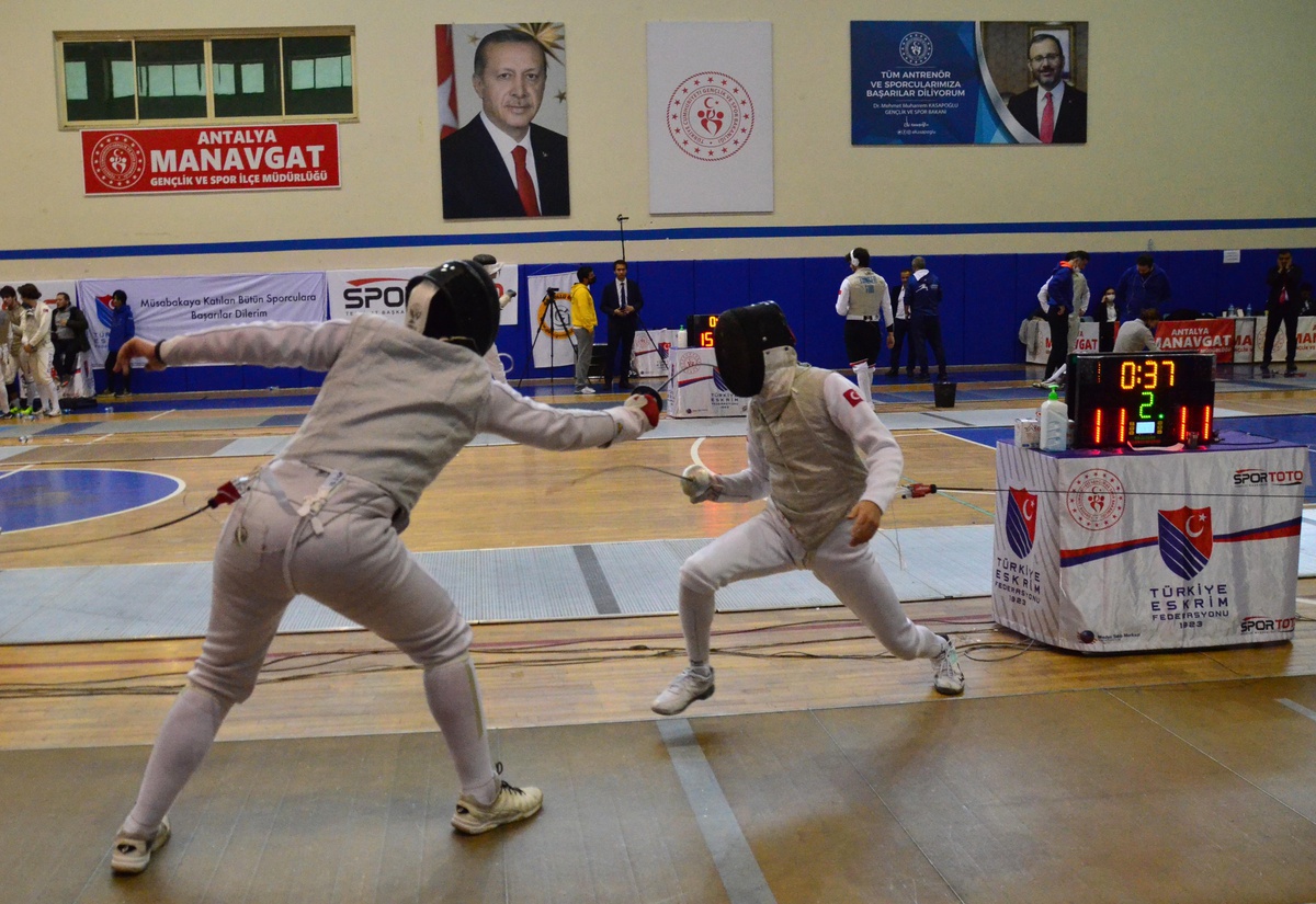Antalya\'da Yıldızlar Kılıç Federasyon Kupası düzenlendi