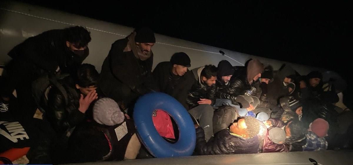 Bodrum açıklarındaki botta 24 düzensiz göçmen yakalandı