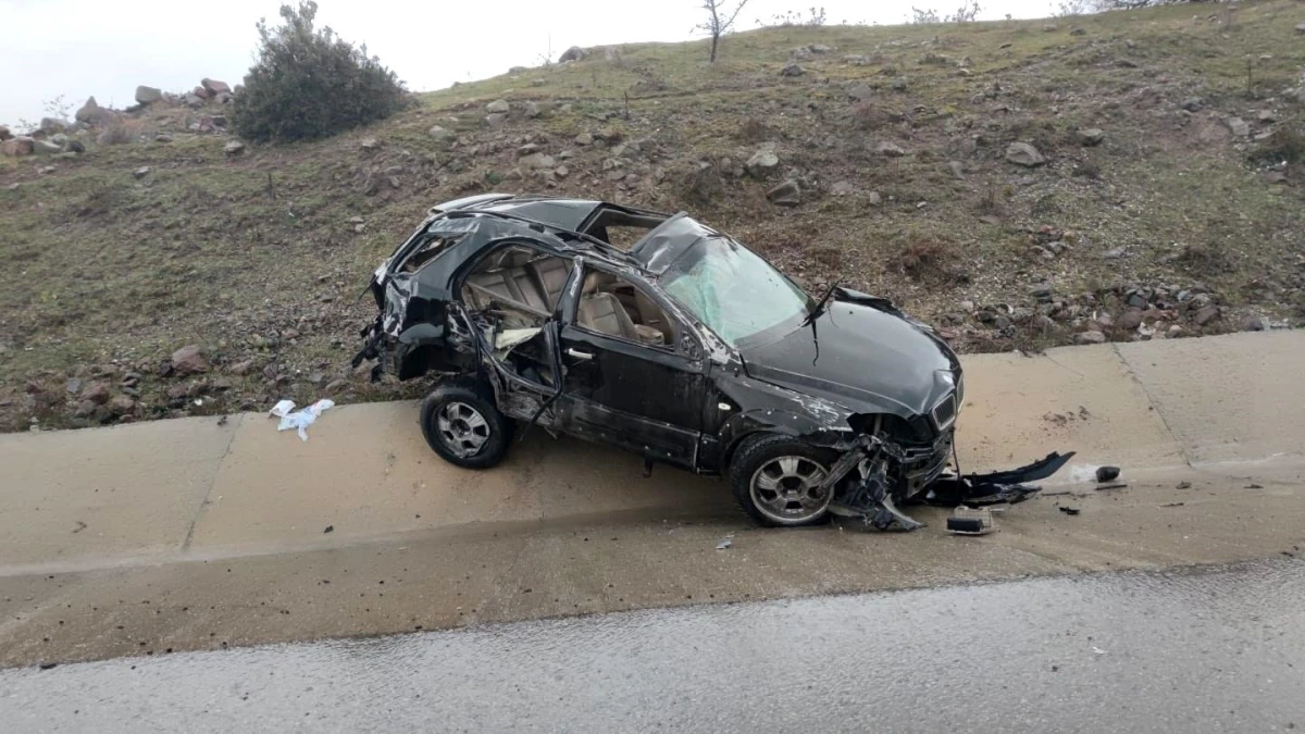 Çanakkale\'de kontrolden çıkan cip takla attı: 6 yaralı