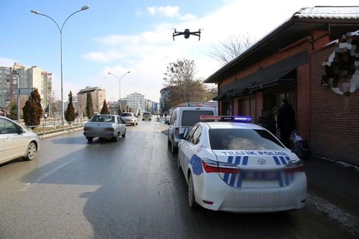 Drone destekli trafik denetiminde kış lastiği de kontrol edildi