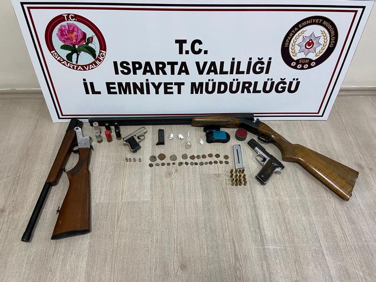 Isparta\'da uyuşturucu operasyonlarında 4 zanlı tutuklandı