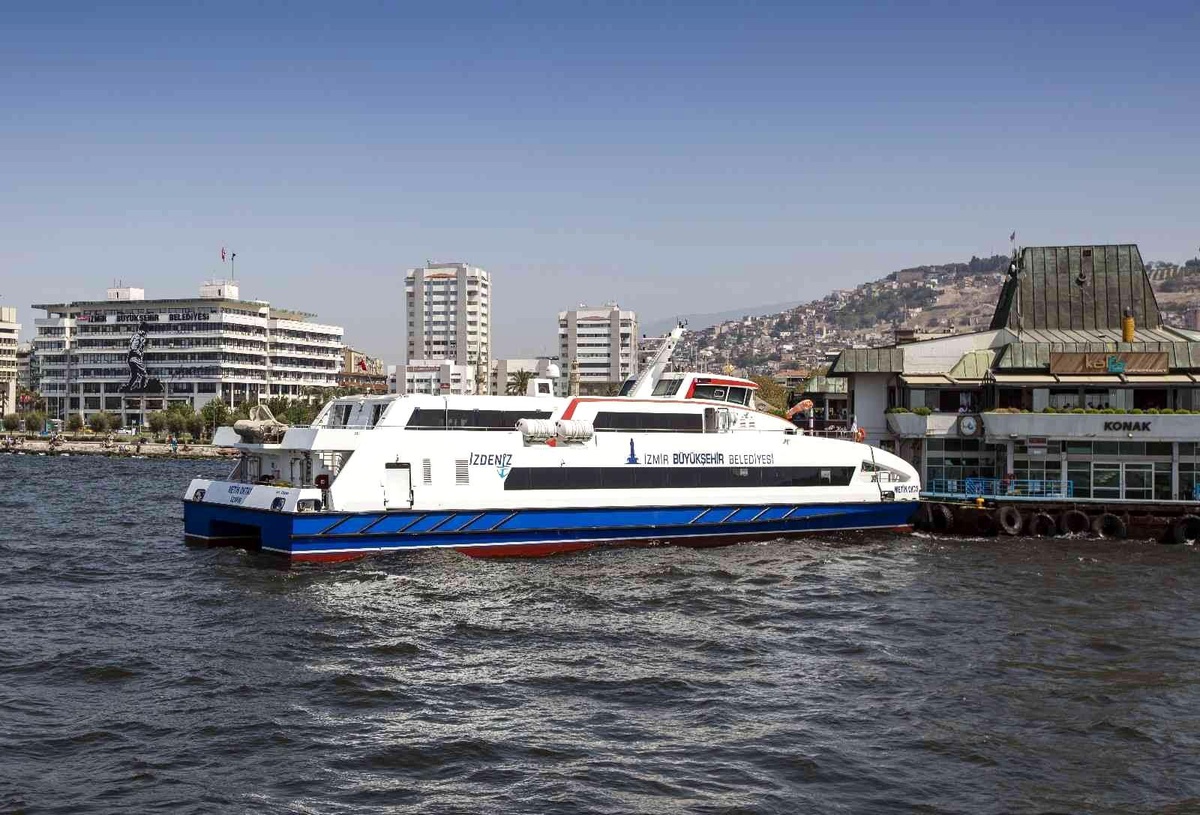 İZDENİZ\'in sefer saatleri yeniden düzenlendi