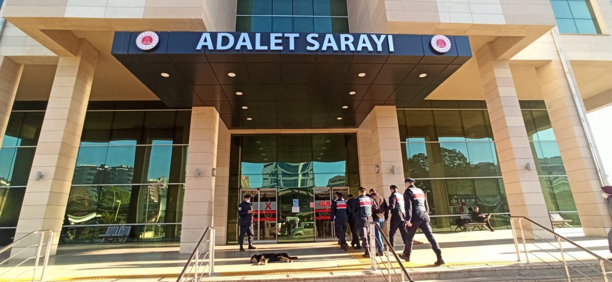 "Hırsızlığı biz yaptık, yakalayabiliyorsanız yakalayın" diyen hırsızlar, 20 dakika sonra yakalandı