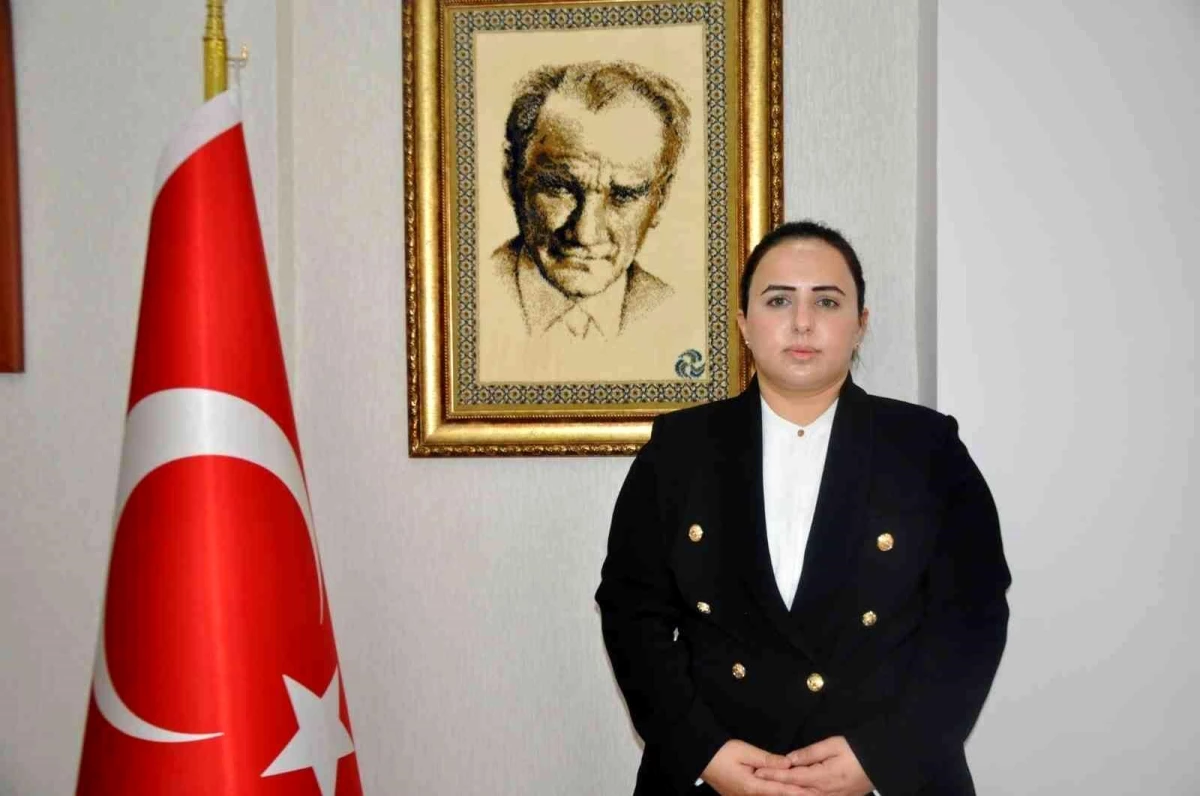 Kaymakam Nazlı Demir başarı belgesi ile ödüllendirildi