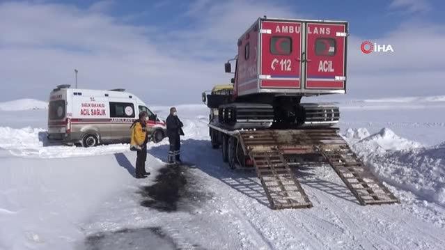Sağlık ekipleri yolu ulaşıma kapanan köydeki hasta çocuk için seferber oldu