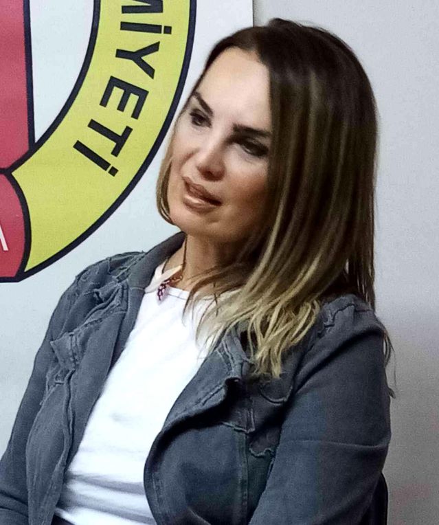 Sanatçı Kodal, Bandırma için şarkı yazma sözü verdi