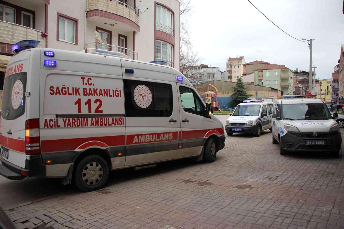 Sokak ortasında bıçaklı kavga: 1 yaralı