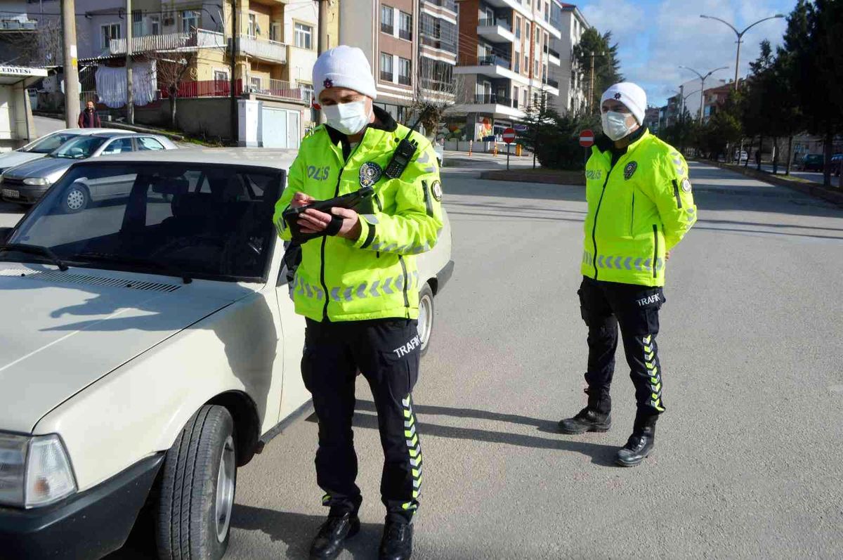 Tavşanlı\'da kış lastiği denetimleri devam ediyor