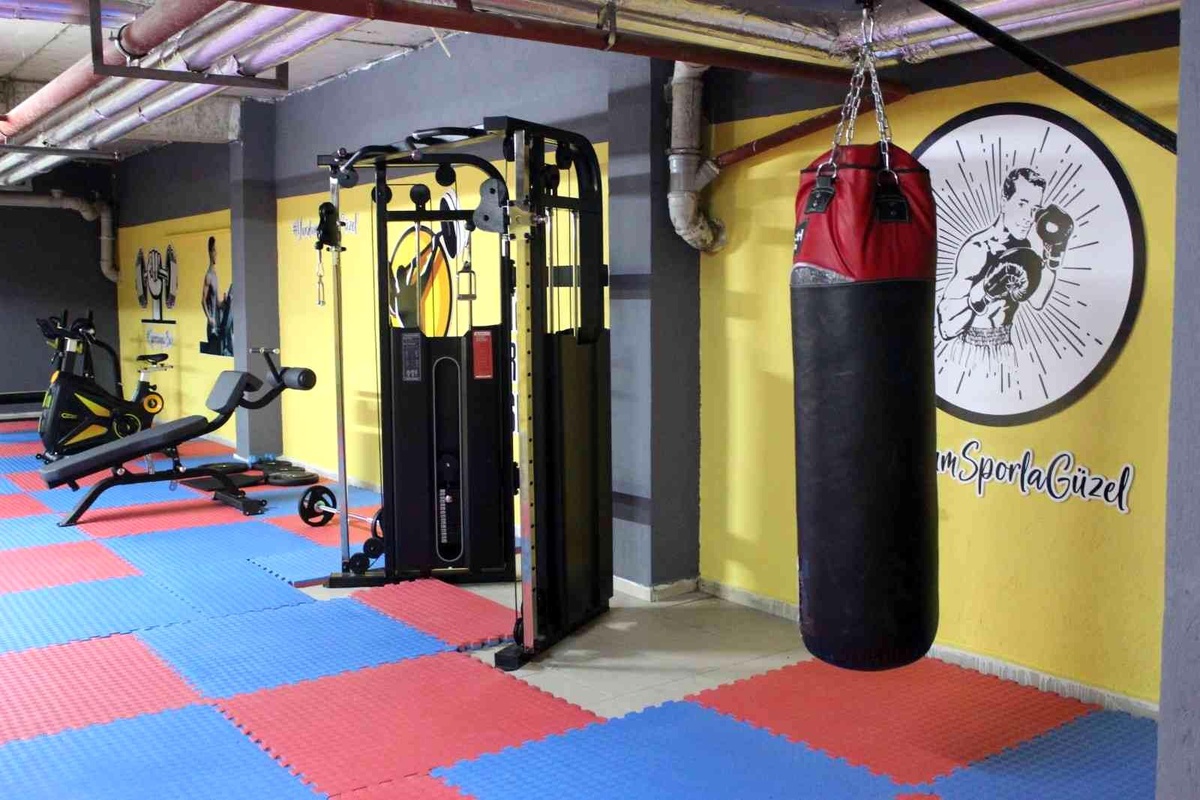 Yurtta kalan öğrenciler için spor salonları yapıldı