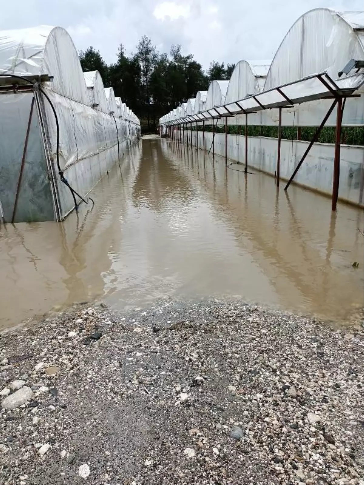 Antalya gece karanlığına büründü, denizde dev dalgalar oluştu (2)