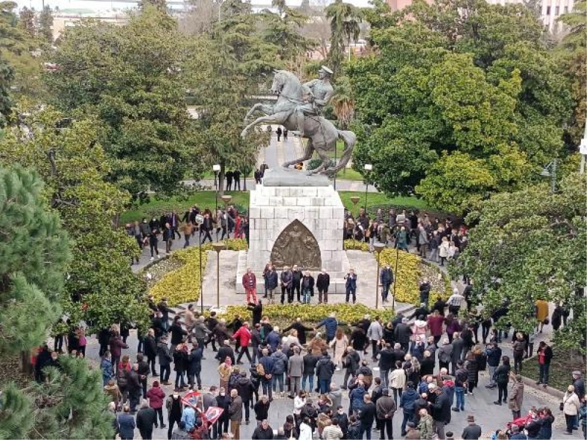 Son dakika haberi... ATATÜRK ANITI\'NA HALAT BAĞLAYAN 2 ŞÜPHELİYE GÖZALTI