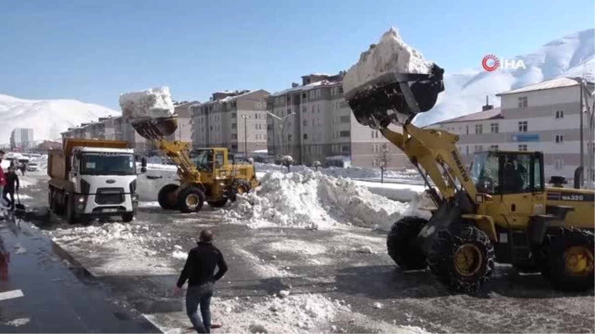 Bitlis\'te 2 bin 500 kamyon kar taşındı