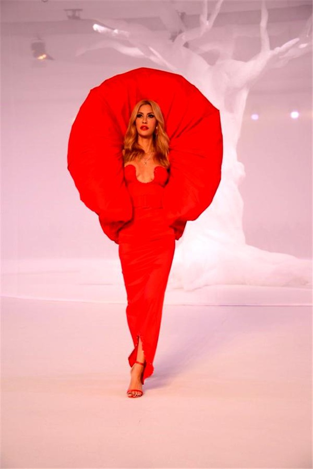 Boğazda Renkli Defile