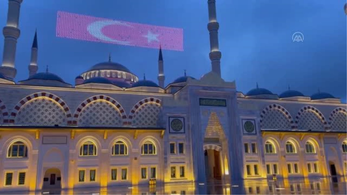 İstanbul\'da Regaip Kandili dualarla idrak edildi