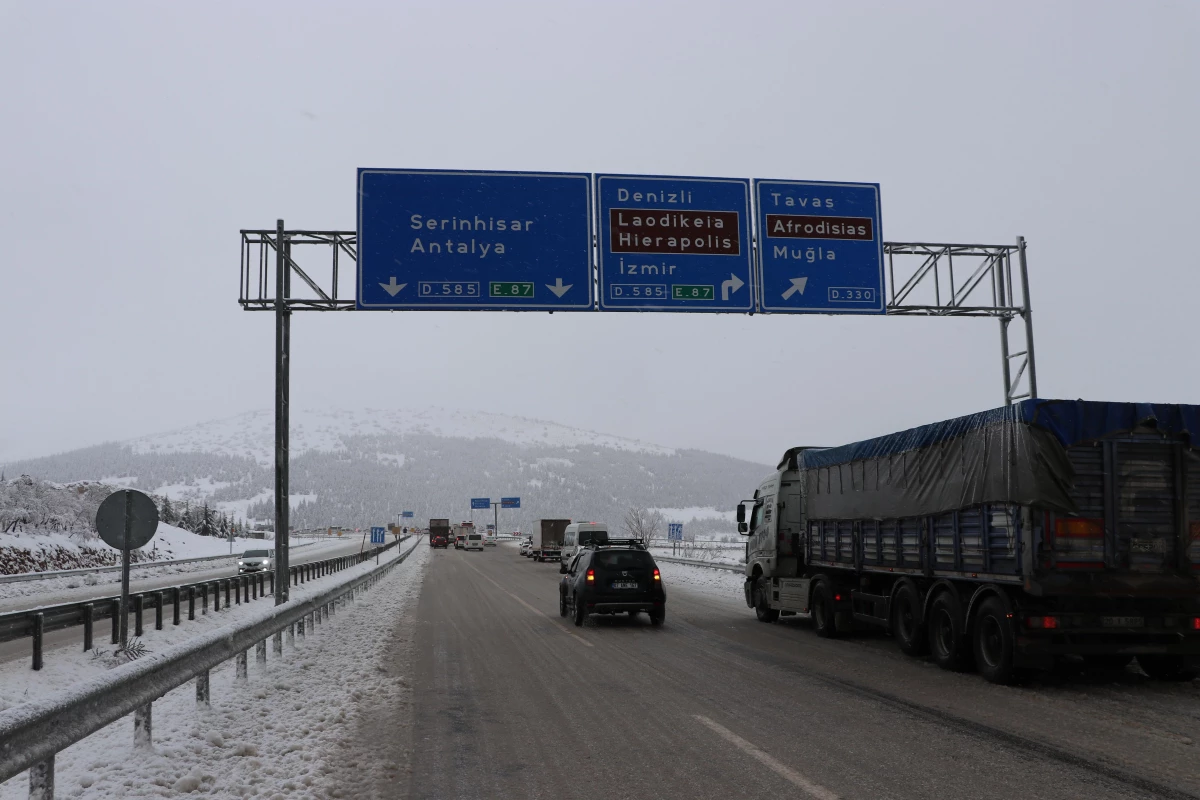 Denizli-Antalya kara yolu açıldı