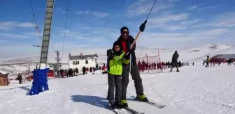 Gevaş Belediyesi binlerce öğrenciyi kayakla buluşturdu