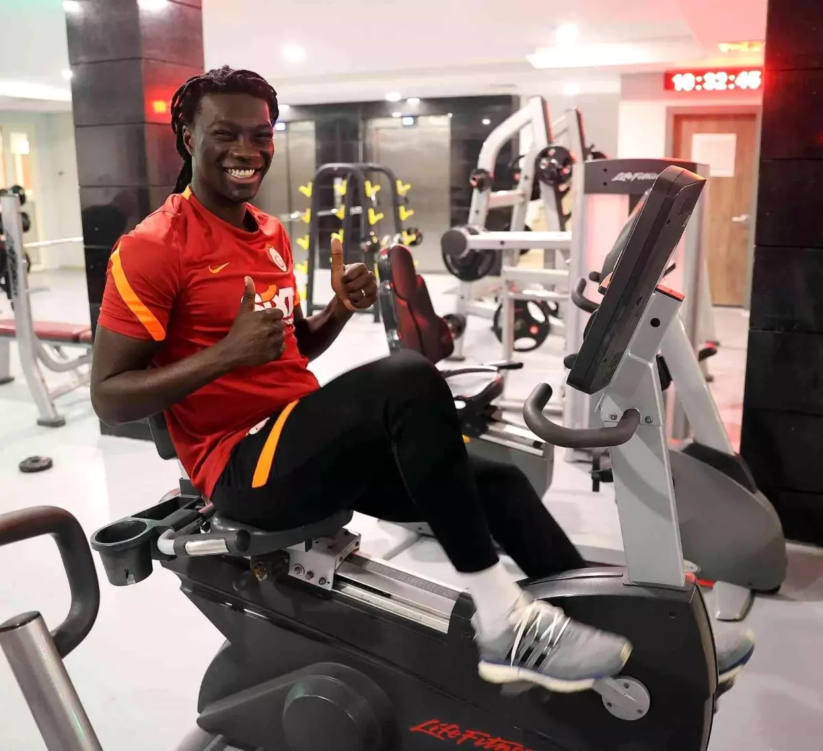 Gomis ilk antrenmanına çıktı