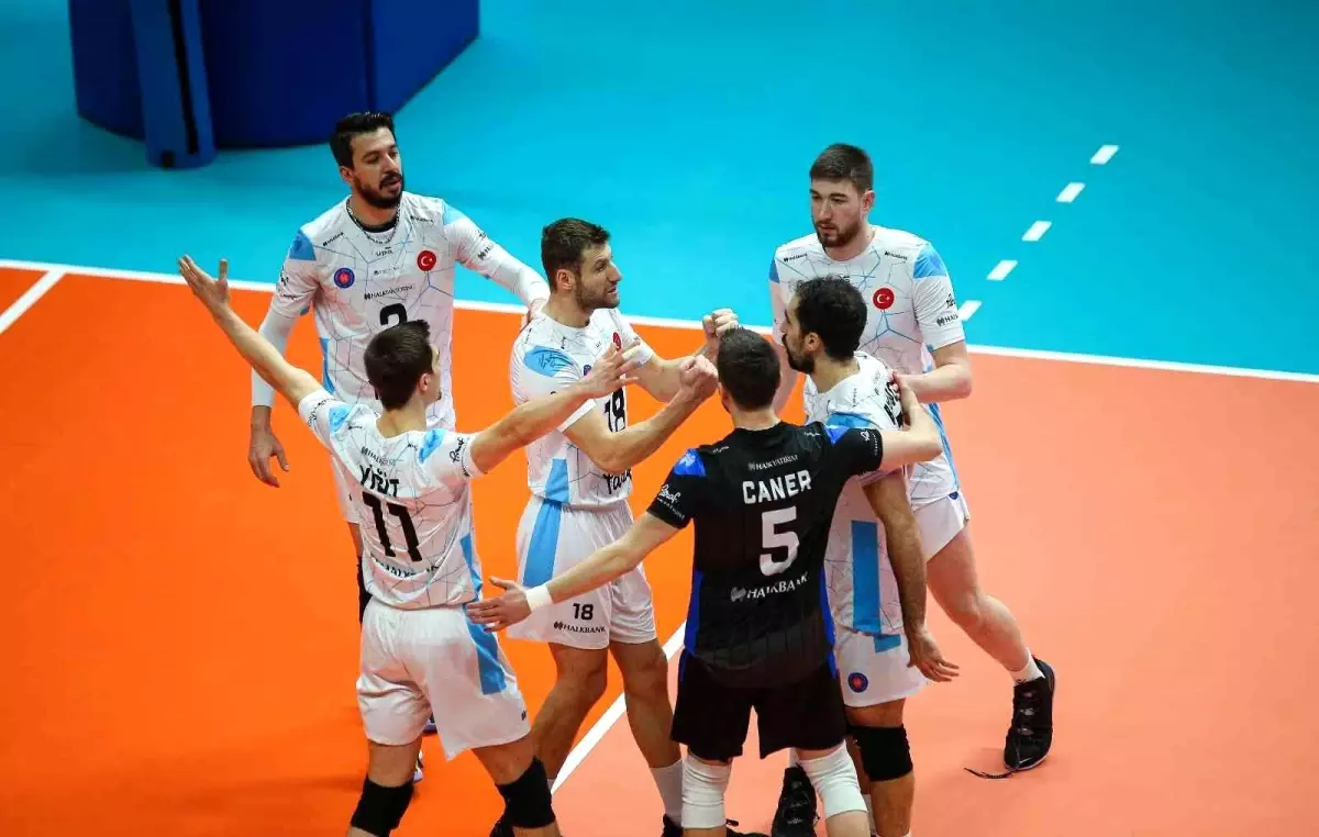 Halkbank yarı finalde