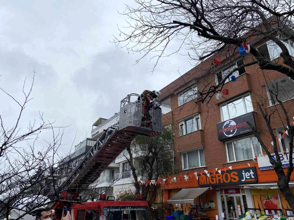 Son Dakika | Kadıköy\'de 6 katlı binada korkutan yangın