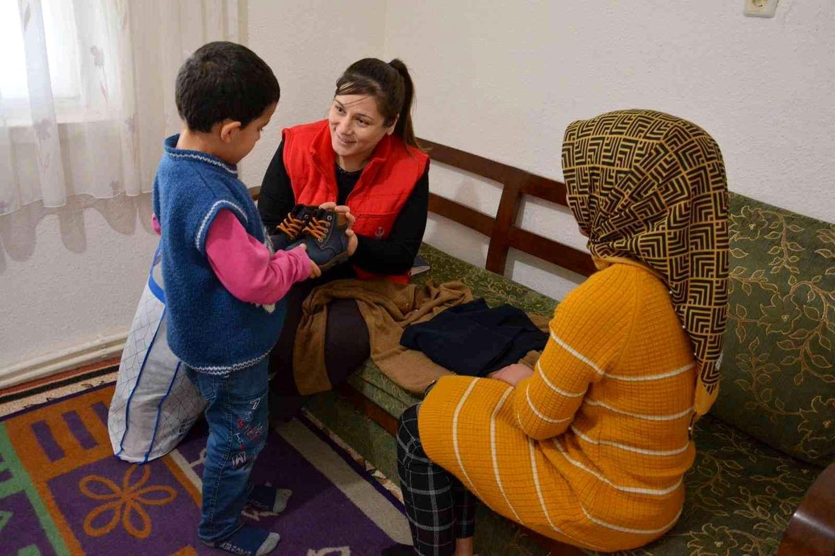 Kahramankazan\'da minik kalpleri sıcacık tutacak hediyeler