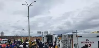 Kütahya'da iki otomobil çarpıştı: 7 yaralı