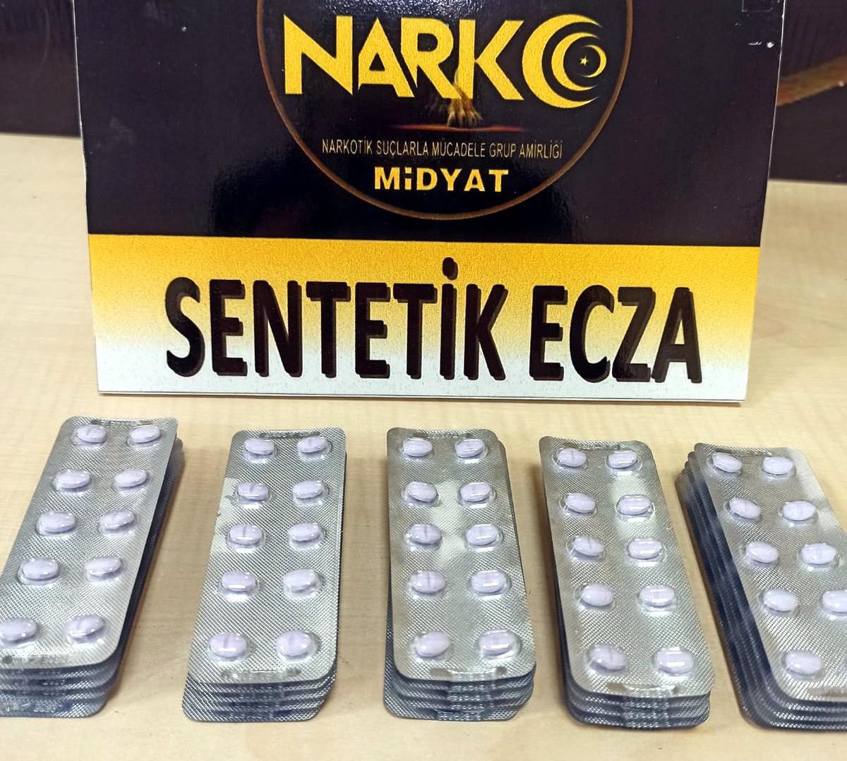 Mardin\'de madde bağımlılarına satılan 250 adet kırmızı reçete tableti ele geçirildi