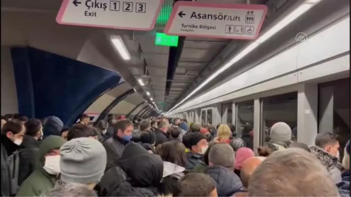 Mecidiyeköy-Mahmutbey metro seferleri teknik arıza nedeniyle aksadı
