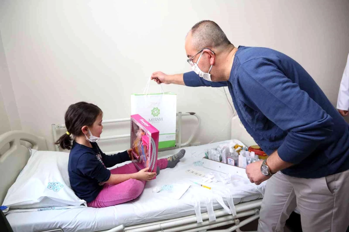 Konya\'da hastanede yatan çocuklara şivlilik sürprizi