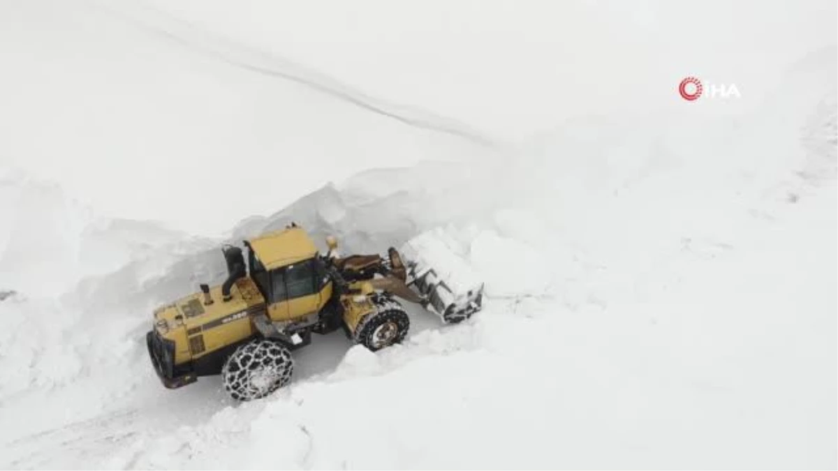 Muş\'ta 10 metrelik karla mücadele