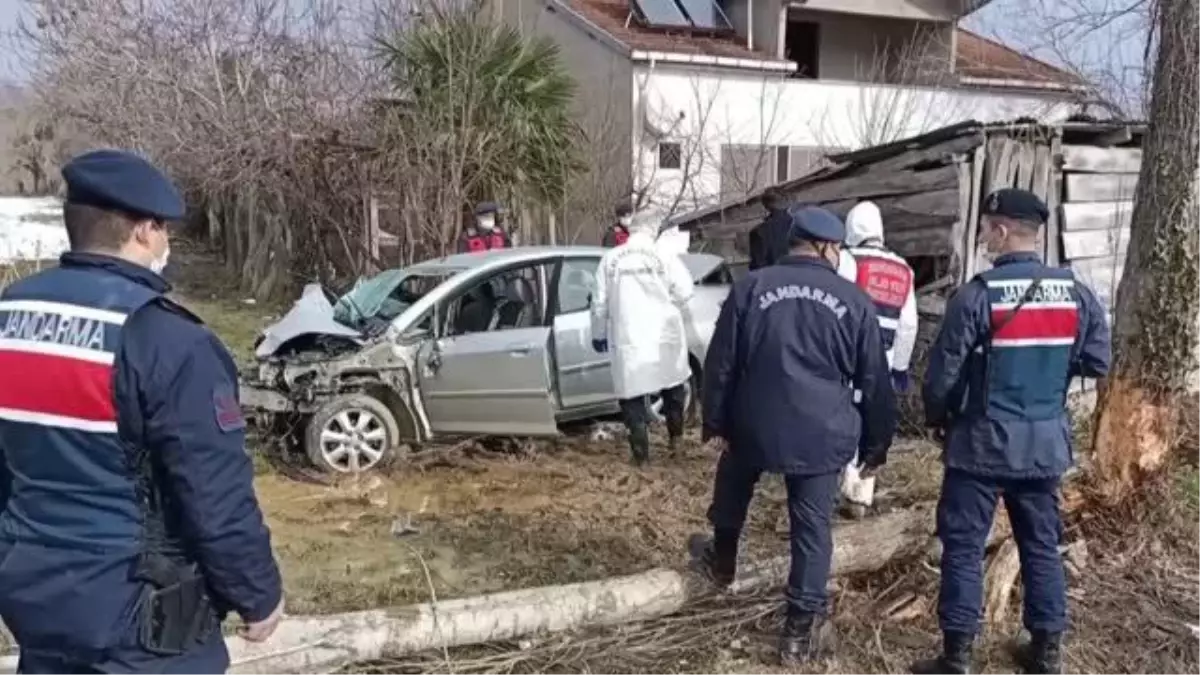 Otomobilin ağaca çarptığı kazada 2 kişi öldü