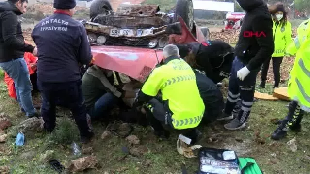 OTOMOBİLLE MANEVRA YAPARKEN 25 METRELİK FALEZLERDEN DÜŞTÜ