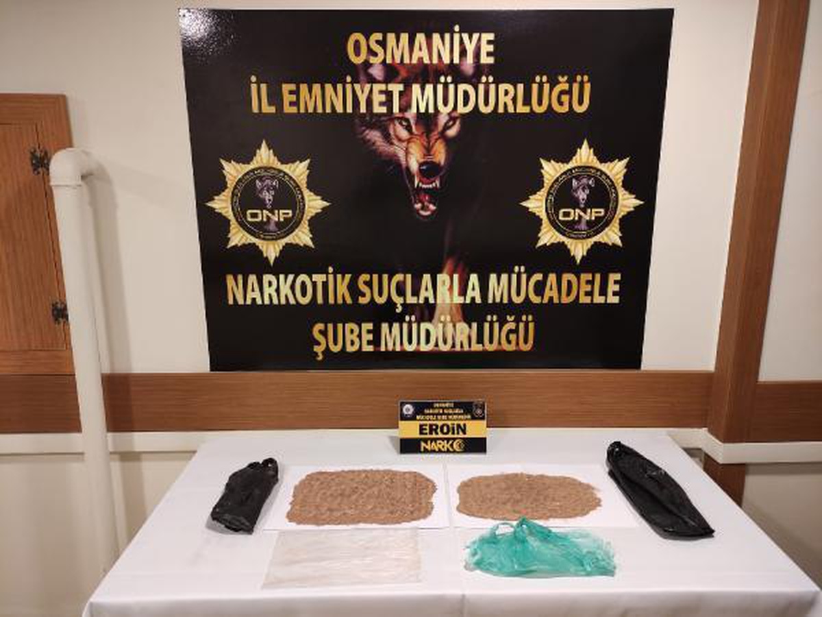 Polisi görünce attığı poşetten uyuşturucu çıktı, tutuklandı