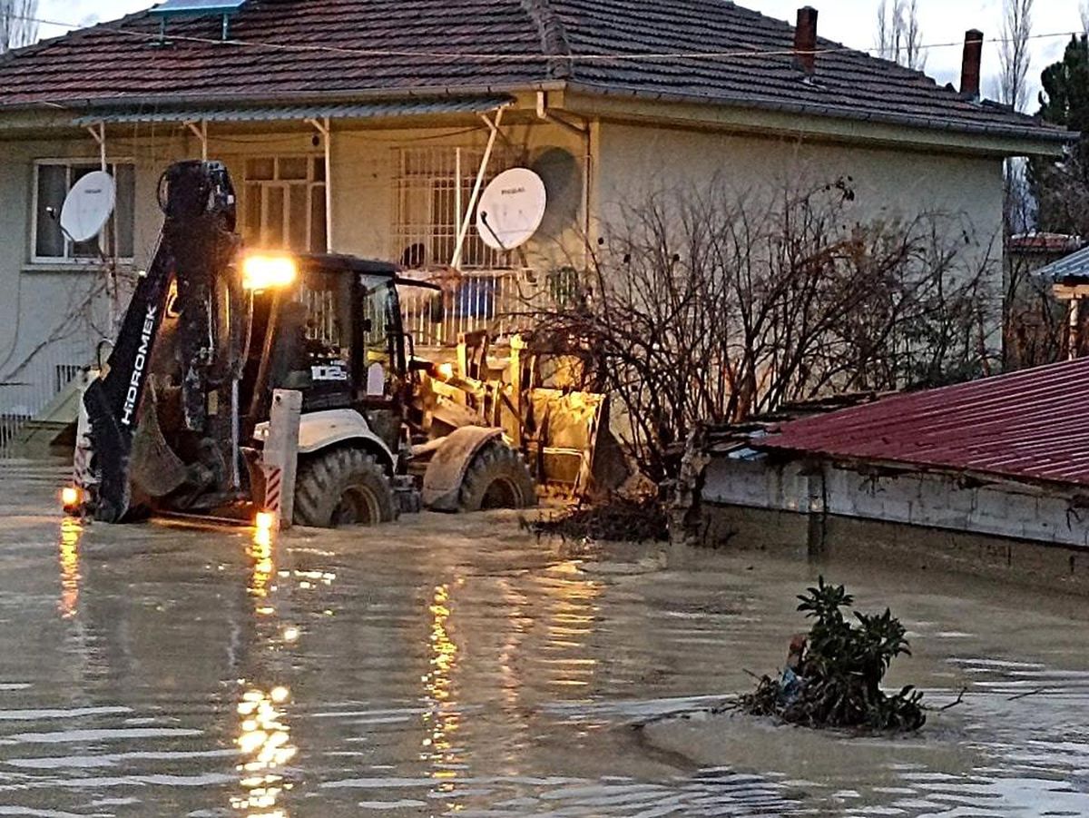 Selin vurduğu Sarayköy\'de evleri su bastı