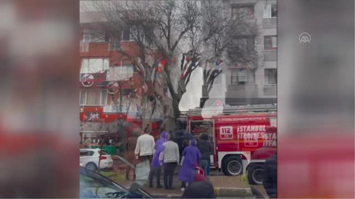 Üsküdar\'da apartmanda çıkan yangın söndürüldü